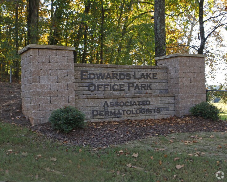 1401 Edwards Lake Rd, Birmingham, AL à vendre - Photo de l’immeuble – Image 2 sur 3