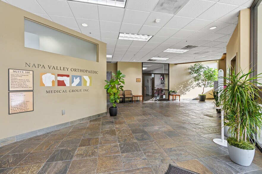3273 Claremont Way, Napa, CA à louer - Hall d’entrée – Image 3 sur 3