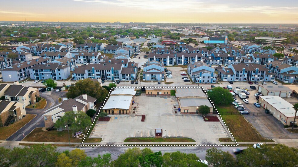 5502 Burnham Dr, Corpus Christi, TX à louer - Aérien – Image 1 sur 23