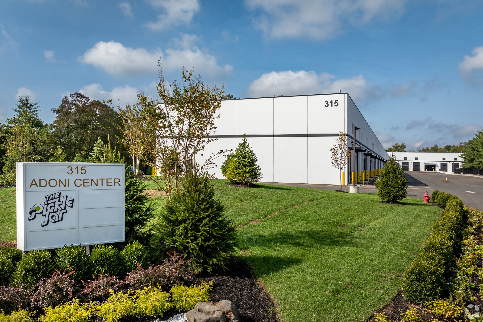 315 Roycefield Rd, Hillsborough, NJ à louer Photo principale– Image 1 sur 15