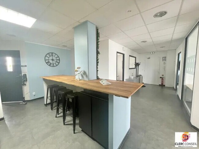 Plus de détails pour Bureau à louer