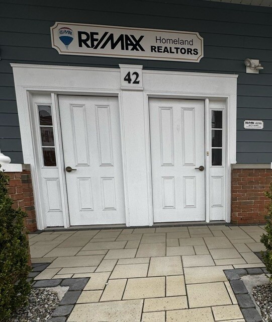 42 E Main St, Freehold, NJ à louer Photo de l’immeuble– Image 1 sur 14
