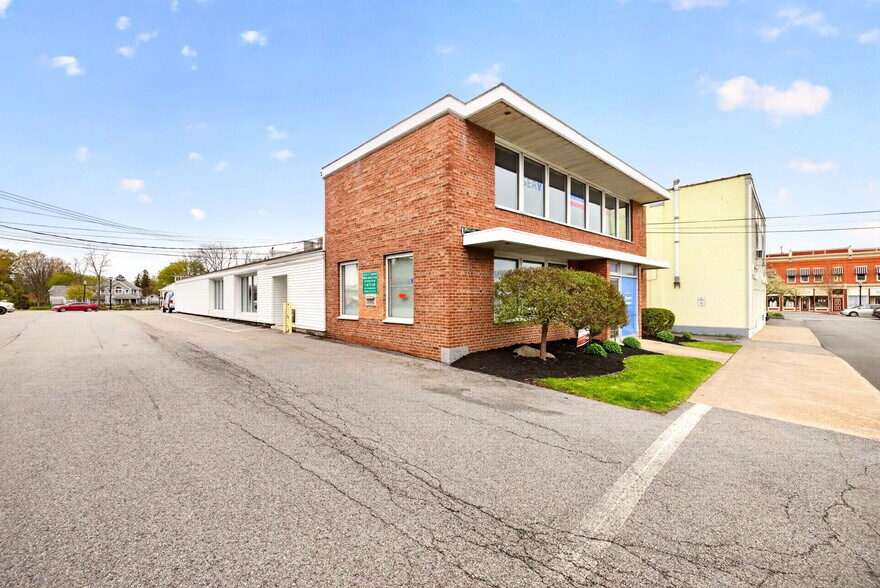 14 Amity St, Spencerport, NY à vendre - Photo de l’immeuble – Image 3 sur 15