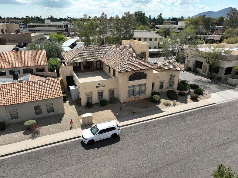 8669 E San Alberto Dr, Scottsdale, AZ à louer - Photo de l’immeuble – Image 2 sur 13