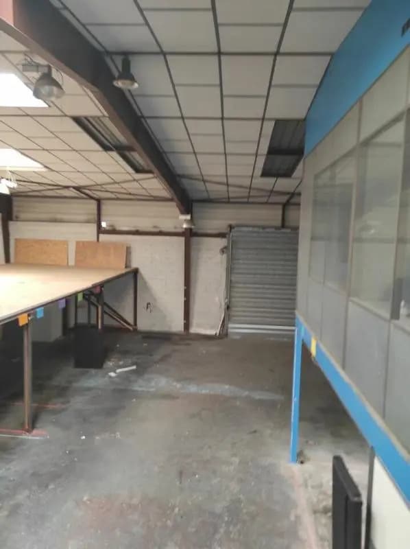 Plus de détails pour Industriel/Logistique à louer