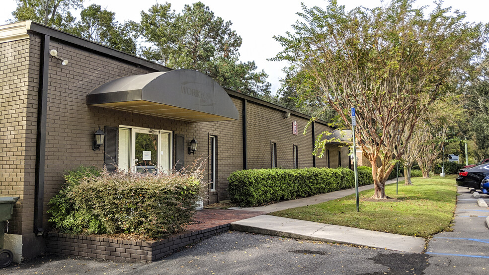 323 John Knox Rd, Tallahassee, FL à louer - Photo de l’immeuble – Image 3 sur 10