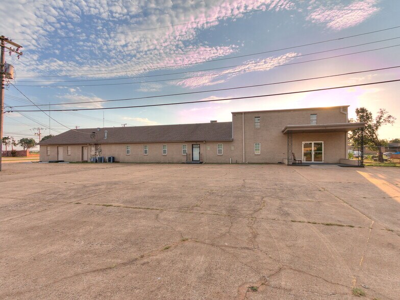 809 SW 4th St, Moore, OK à vendre - Photo de l’immeuble – Image 2 sur 98