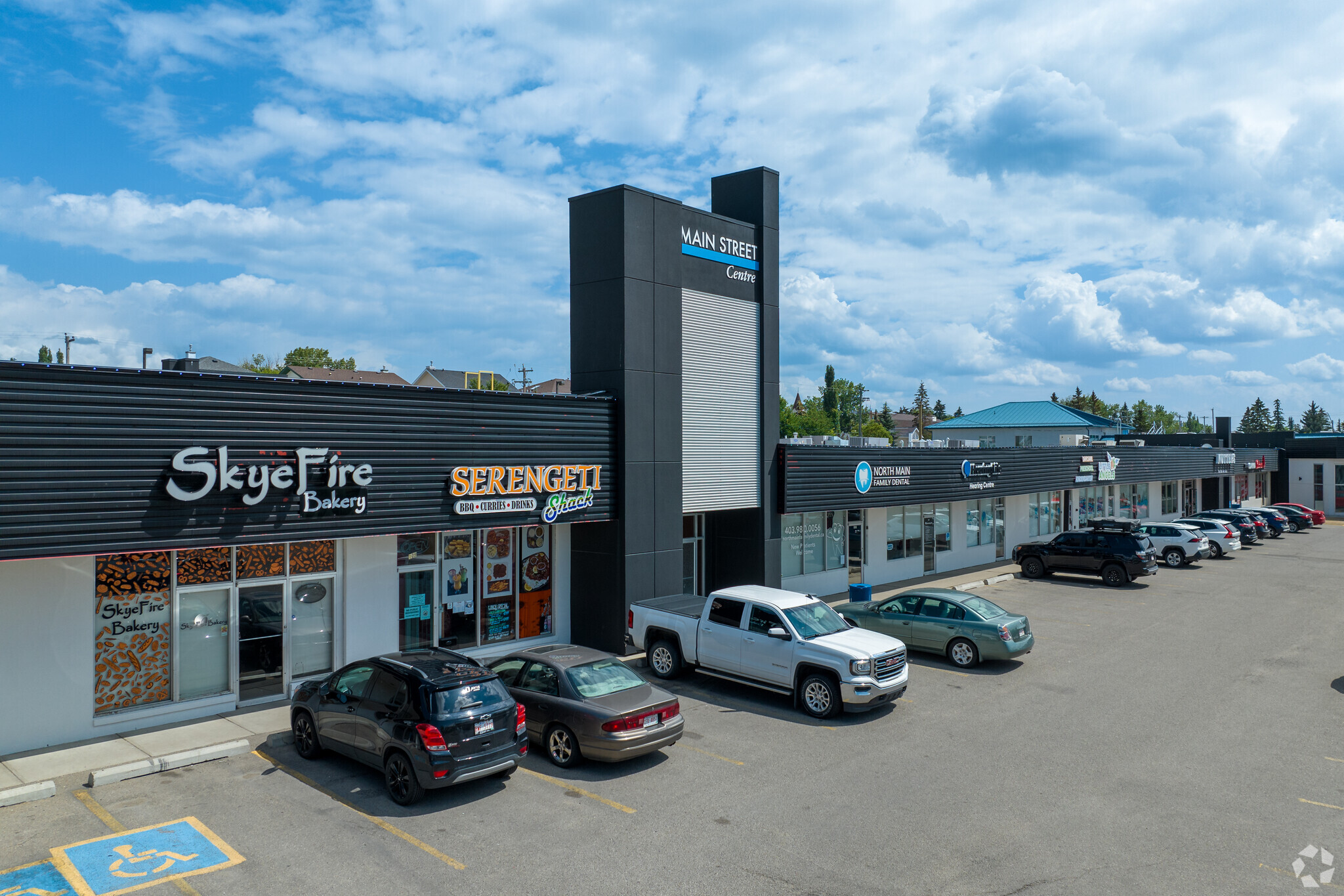 400 Main St NE, Airdrie, AB à louer Photo de l’immeuble– Image 1 sur 11