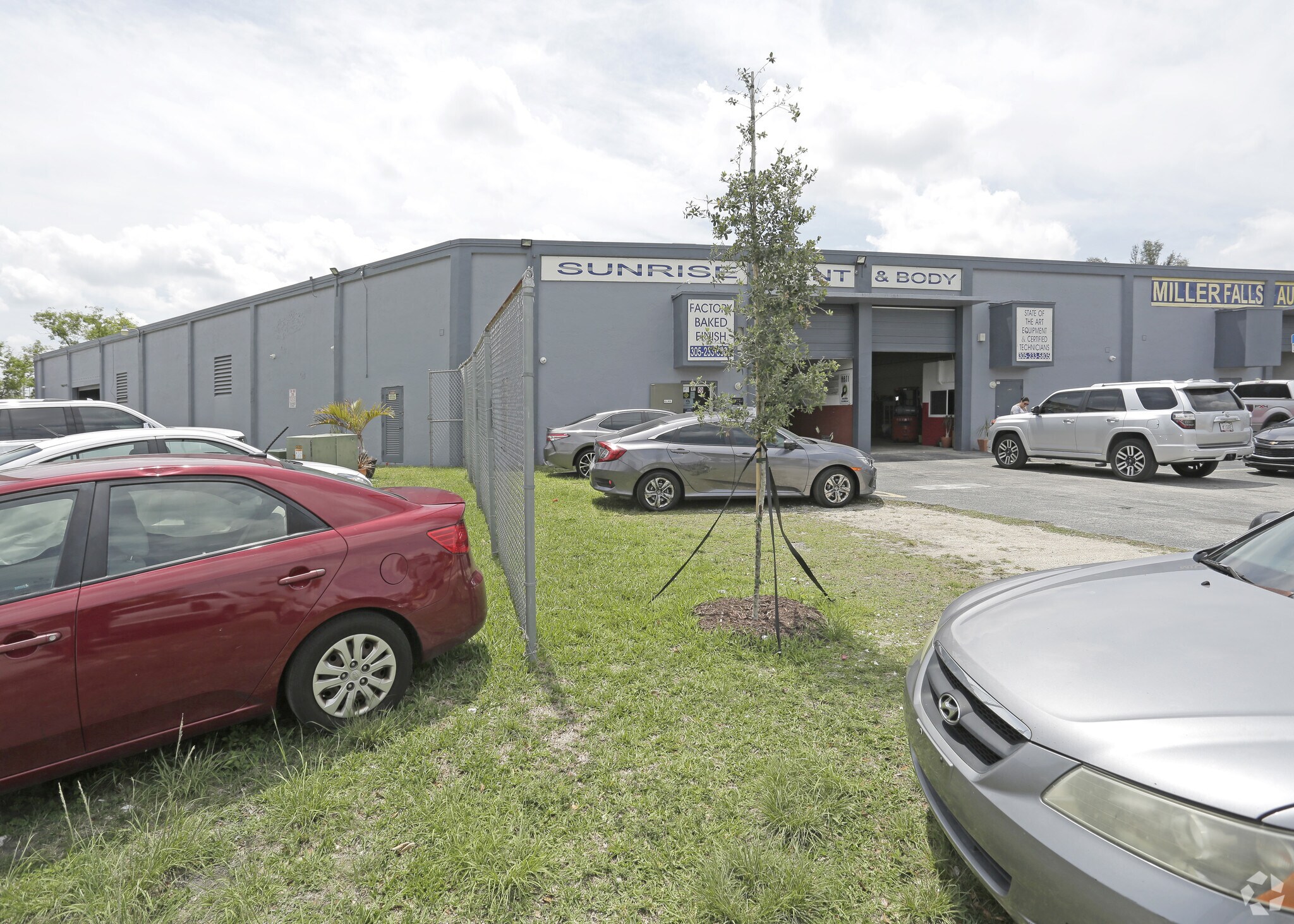 12001-12057 SW 114th Pl, Miami, FL à louer Photo principale– Image 1 sur 3