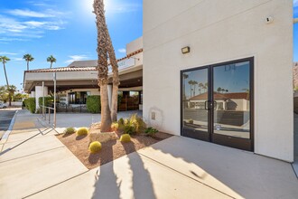 2500-2520 N Palm Canyon Dr, Palm Springs, CA à louer Photo de l’immeuble– Image 2 sur 16