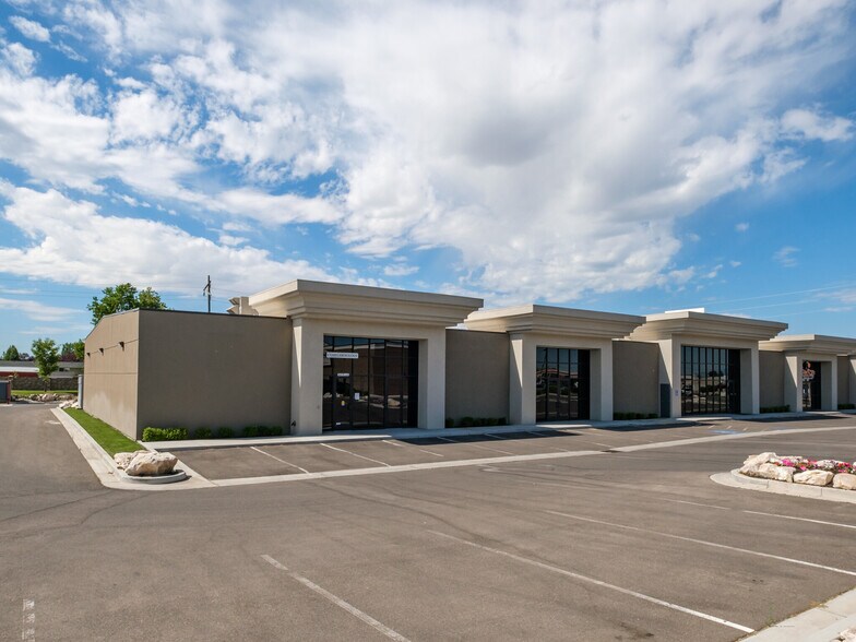 5682 S 3500 W, Roy, UT à louer - Photo de l’immeuble – Image 2 sur 3