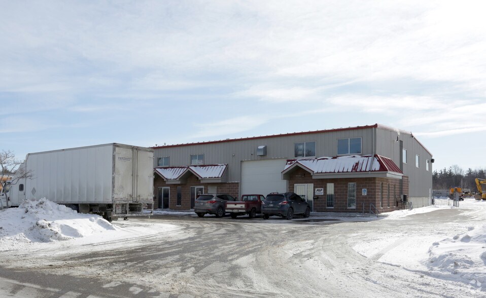 131 Savage Dr, Cambridge, ON à louer - Photo principale – Image 1 sur 2
