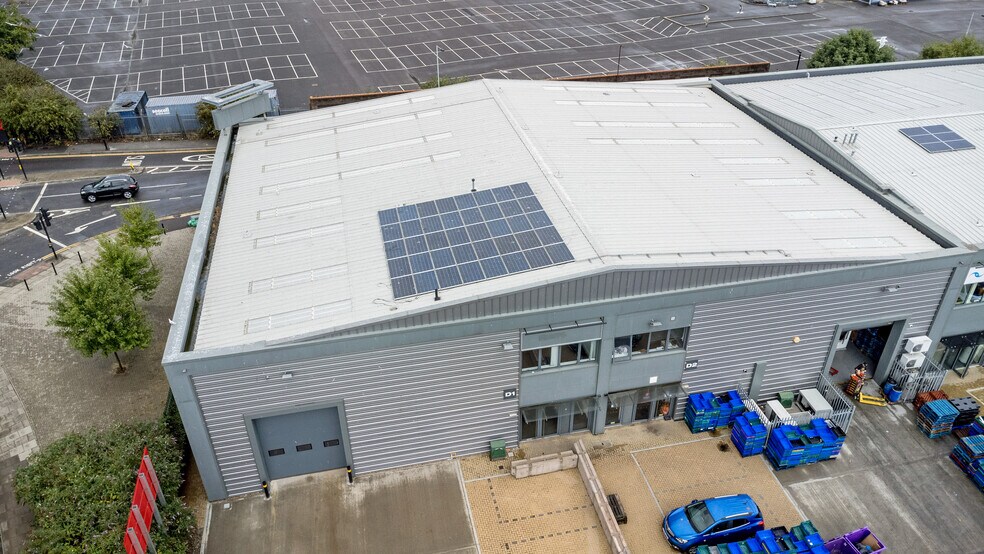 Leeside Rd, Londres à louer - Vidéo aérienne – Image 2 sur 12