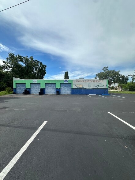 7490 91st St, Seminole, FL à louer - Photo principale – Image 1 sur 1