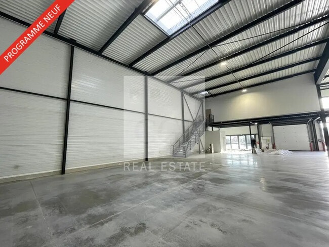 Plus de détails pour Local d'activités à louer