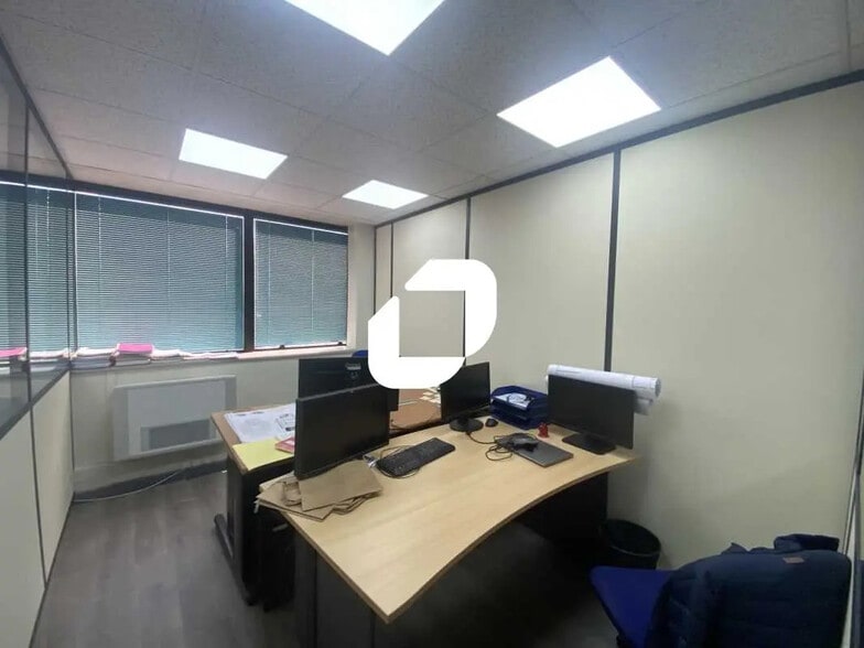 Bureau dans Cergy à louer - Photo de l’immeuble – Image 3 sur 6