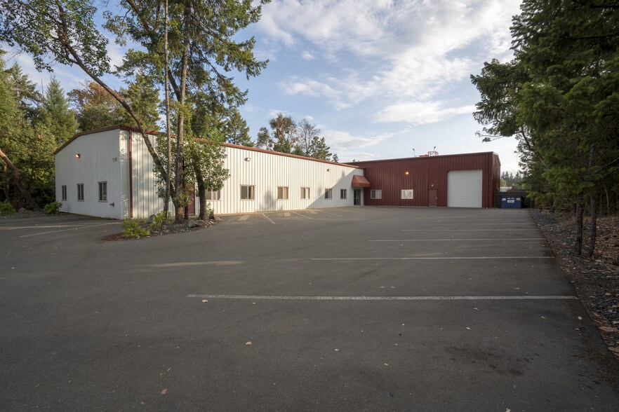 1150 Industrial Way, Parksville, BC à vendre - Photo principale – Image 1 sur 5