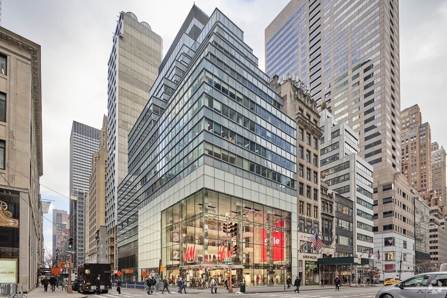 589 Fifth Ave, New York, NY à louer - Photo de l’immeuble – Image 1 sur 20