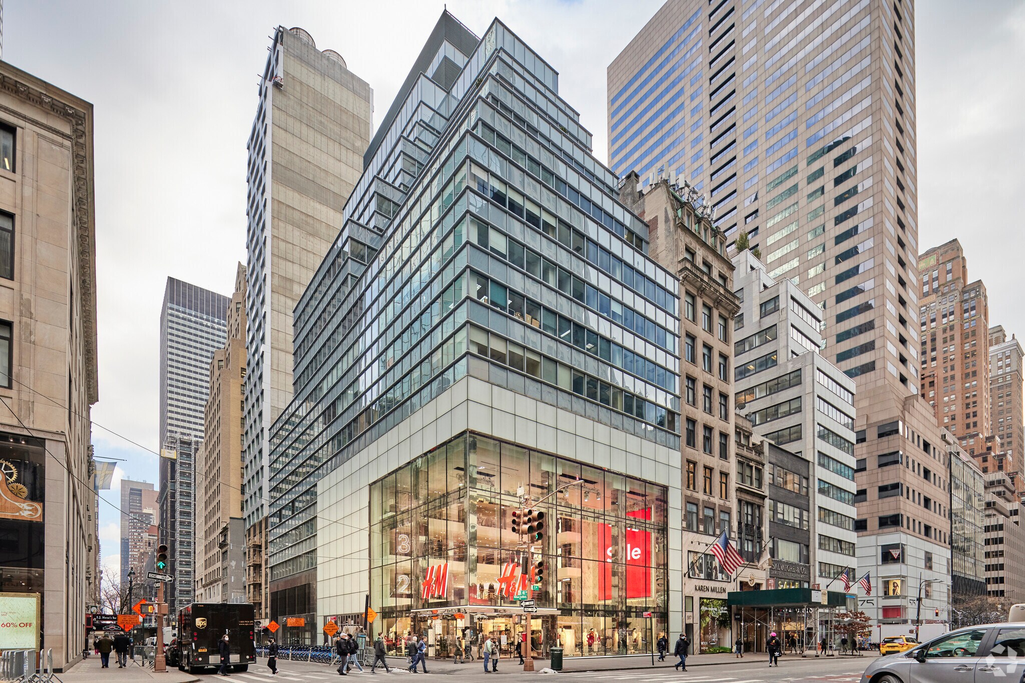 589 Fifth Ave, New York, NY à louer Photo principale– Image 1 sur 9
