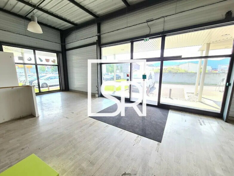 100 Avenue Jean Jaurès, Mozac à louer - Photo de l’immeuble – Image 3 sur 5