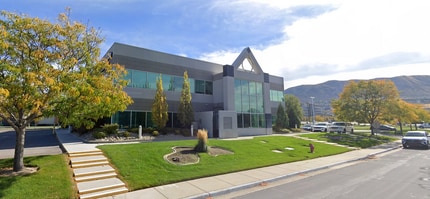 13751 S Wadsworth Park Dr, Draper, UT à louer Photo de l’immeuble– Image 1 sur 3