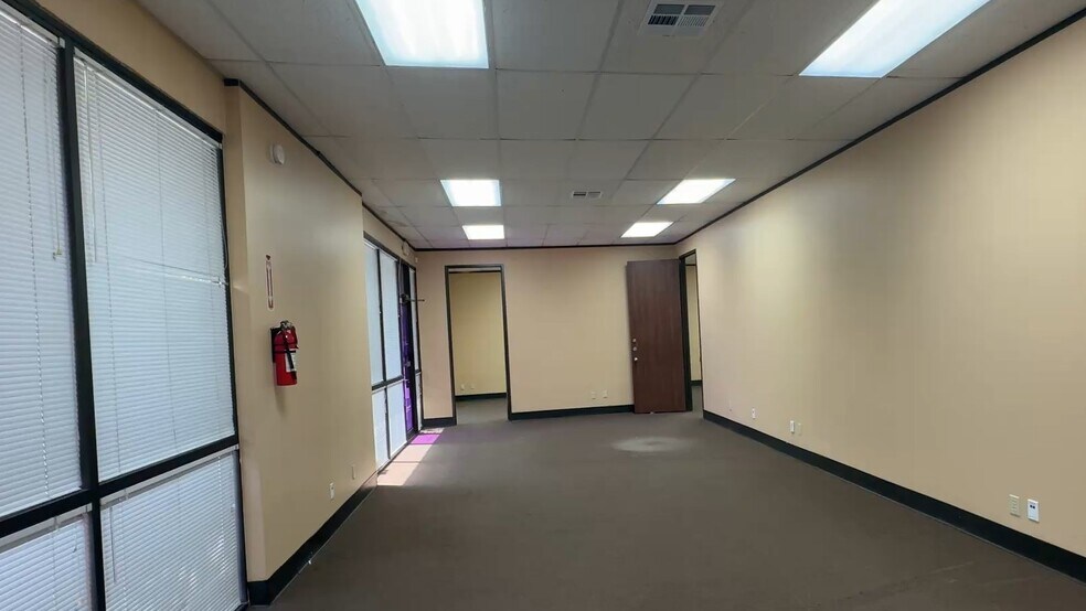 10900 Brittmoore Park Dr, Houston, TX à louer - Photo de l’immeuble – Image 2 sur 5