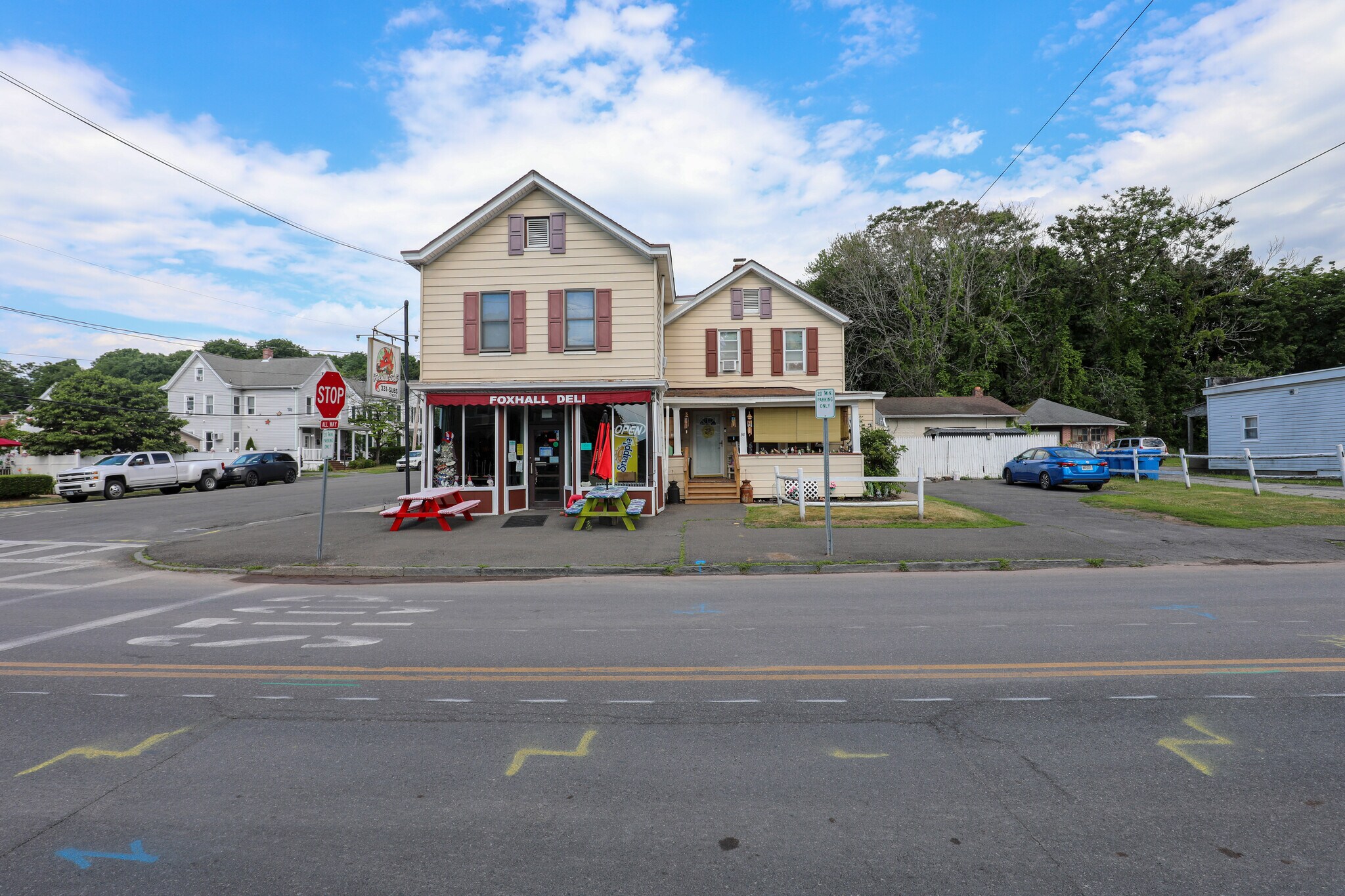 98-100 Foxhall Ave, Kingston, NY à vendre Photo de l’immeuble– Image 1 sur 18