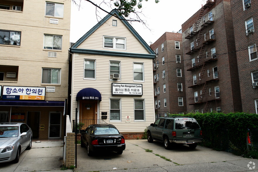 142-31 37th Ave, Flushing, NY à vendre - Photo de l’immeuble – Image 2 sur 2