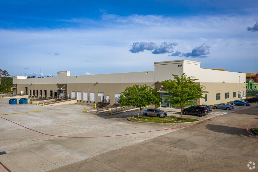 608 Spring Hill Dr, Spring, TX à louer - Photo principale – Image 2 sur 8