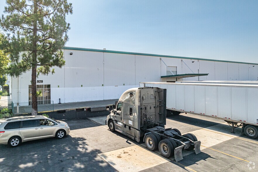 929 S Azusa Ave, City Of Industry, CA à louer - Photo de l’immeuble – Image 2 sur 36