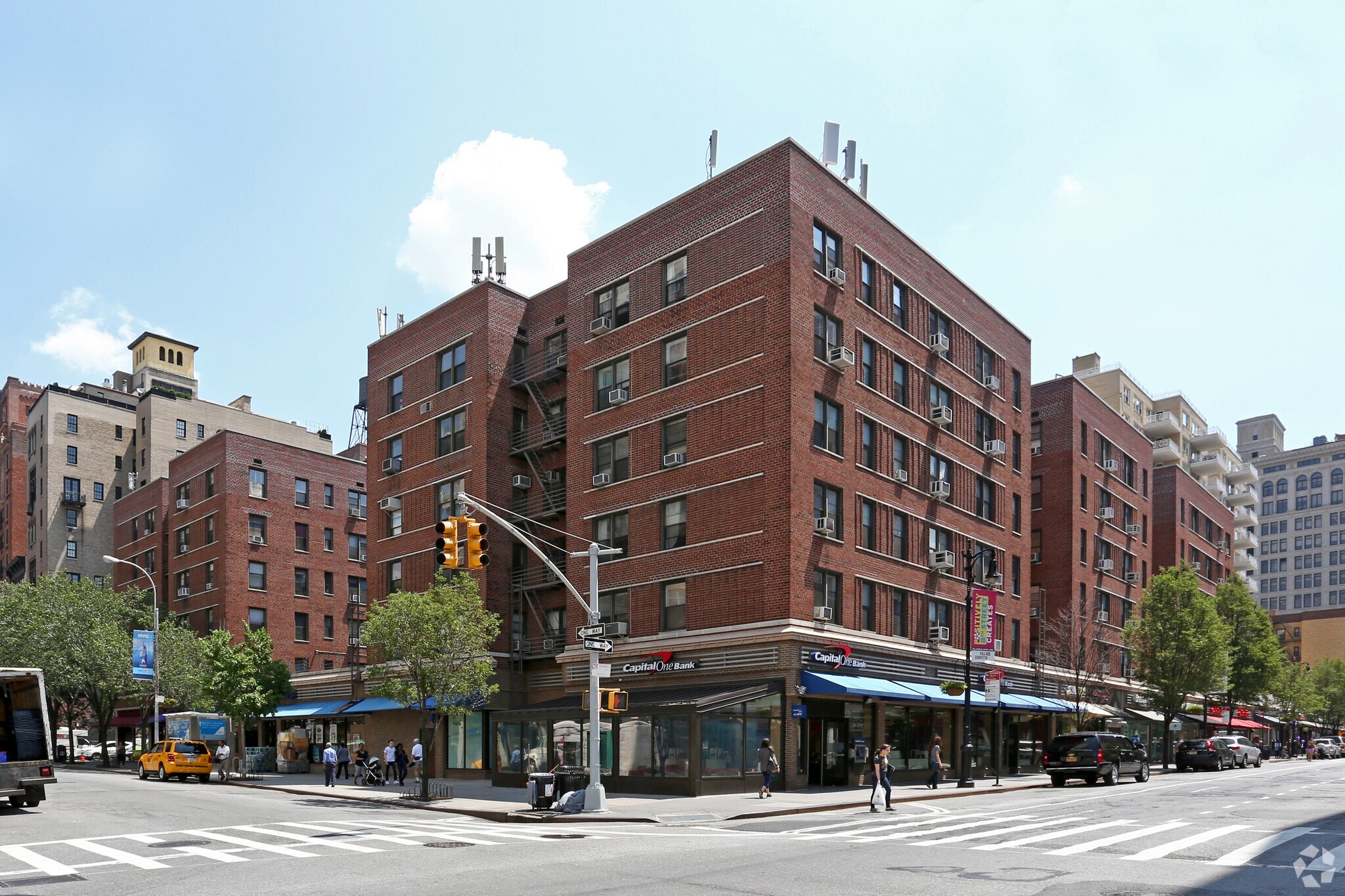 45-47 E 8th St, New York, NY à louer Photo de l’immeuble– Image 1 sur 8