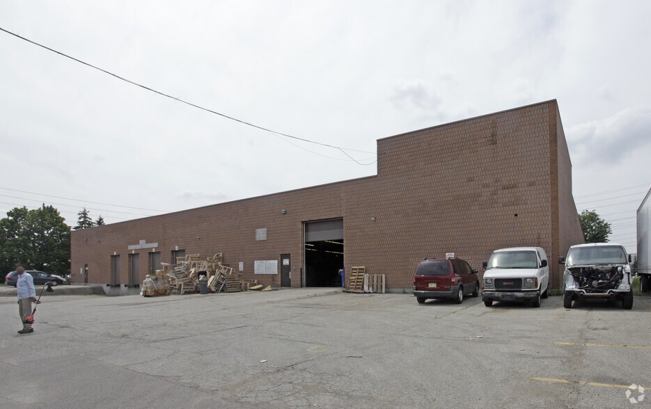 6971 Columbus Rd, Mississauga, ON à louer - Photo de l’immeuble – Image 2 sur 5