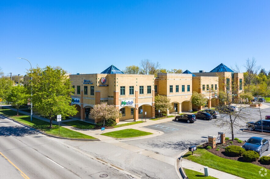 714-900 W Grand River Ave, Brighton, MI à louer - Photo principale – Image 1 sur 9