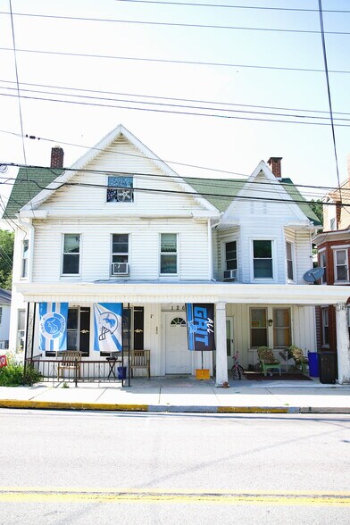 124 W Main St, Windsor, PA à vendre - Photo principale – Image 1 sur 1