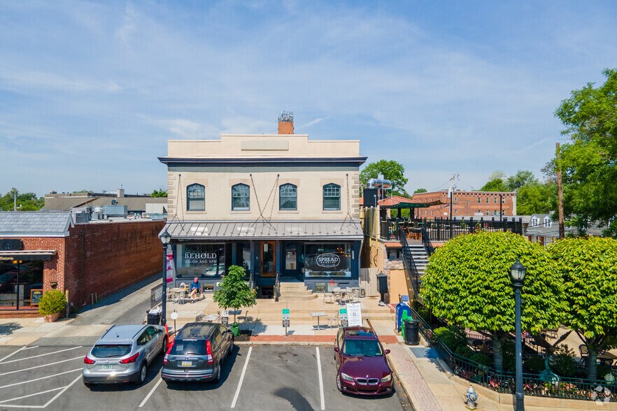 134 N Wayne Ave, Wayne, PA à louer - Photo de l’immeuble – Image 3 sur 11