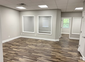 1020 Elden St, Herndon, VA à louer Photo intérieure– Image 1 sur 6