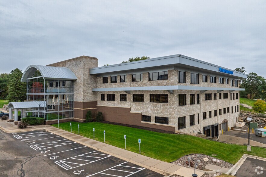 4400 Baker Rd, Minnetonka, MN à louer - Photo de l’immeuble – Image 2 sur 14