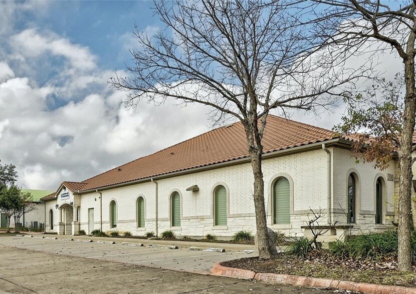 302 Heatherwilde Blvd, Pflugerville, TX à louer - Photo de l’immeuble – Image 3 sur 8
