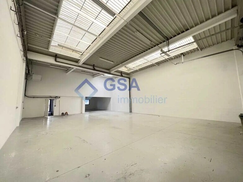 Bureau dans Moissy-Cramayel à louer - Photo de l’immeuble – Image 2 sur 12