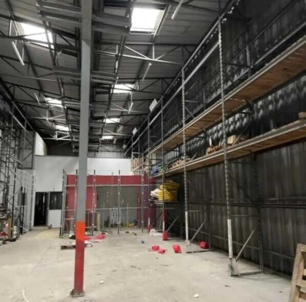 2 Rue Des Osiers, Coignières à louer - Photo de l’immeuble – Image 3 sur 8