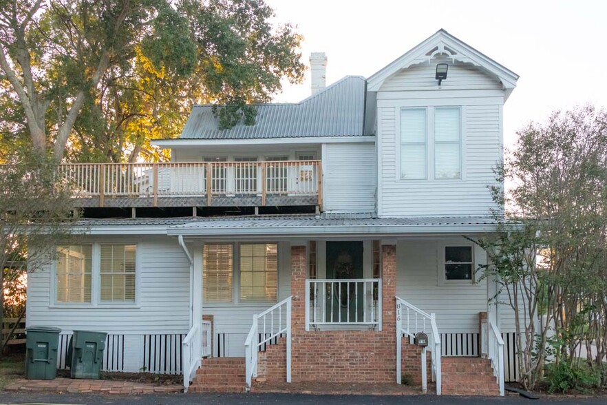 816 North St, Nacogdoches, TX à louer - Photo de l’immeuble – Image 2 sur 12