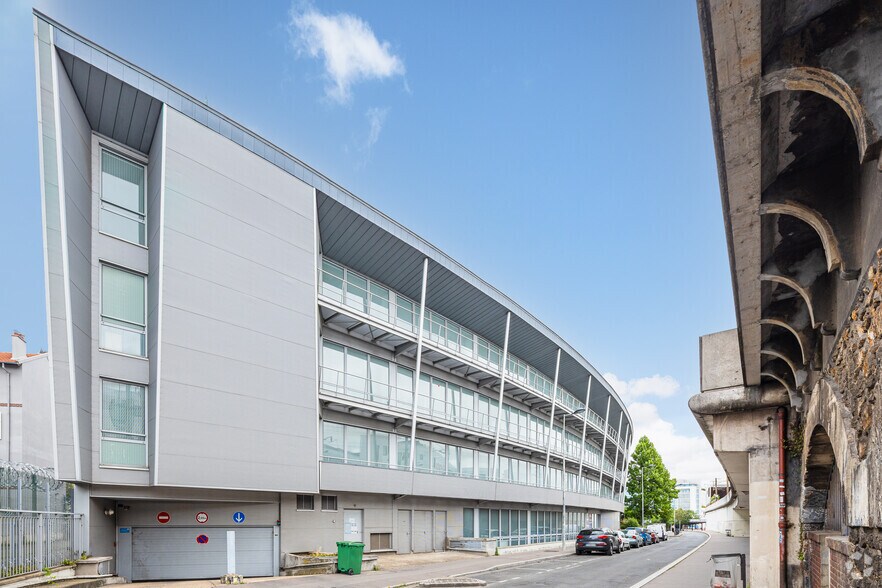 Bureau dans Saint-Denis à louer - Photo de l’immeuble – Image 3 sur 3
