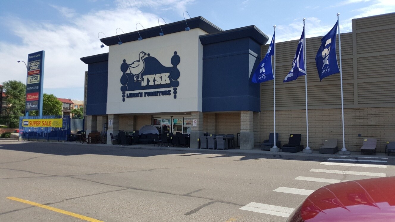 3201 13th Ave SE, Medicine Hat, AB à louer Photo principale– Image 1 sur 9