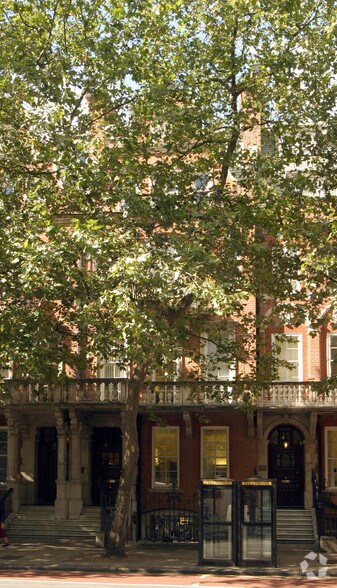 142 Buckingham Palace Rd, Londres à louer - Photo de l’immeuble – Image 2 sur 2