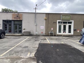 24A Ripley Av, Toronto, ON à louer Photo de l’immeuble– Image 2 sur 6