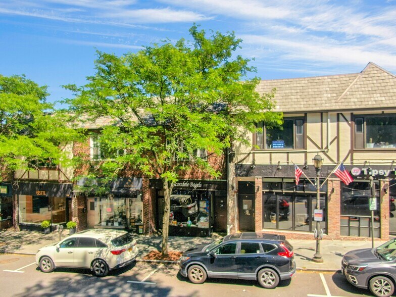 52 Garth Rd, Scarsdale, NY à vendre - Photo de l’immeuble – Image 2 sur 12