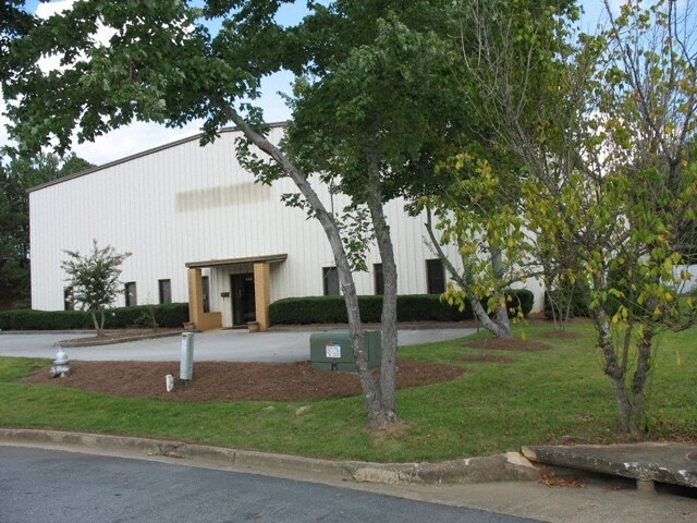 4300 Business Park Ct, Lilburn, GA à vendre - Photo de l’immeuble – Image 3 sur 20