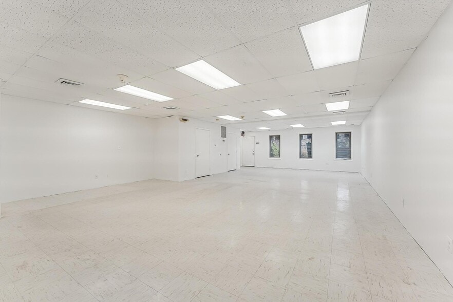 299 Herndon Pky, Herndon, VA à vendre - Photo intérieure – Image 1 sur 9