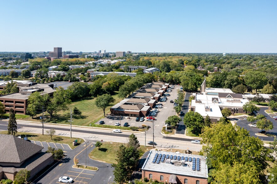 1S376 Summit Ave, Oakbrook Terrace, IL à louer - Aérien – Image 2 sur 6