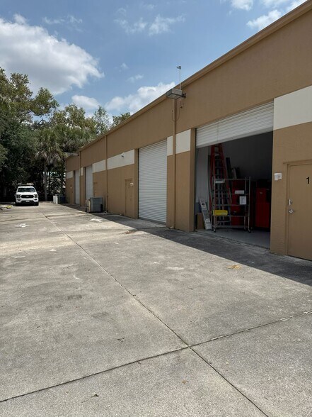 1410 Park Ln S, Jupiter, FL à louer - Photo de l’immeuble – Image 3 sur 25